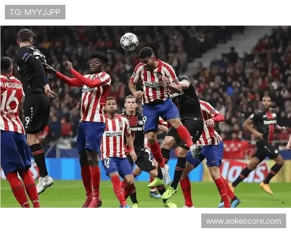 莱万特主场球迷高歌助威,保级绝境下球员每球必争 莱万特主场球迷高歌助威,保级绝境下球员每球必争