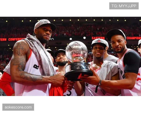 特写:老将洛瑞在猛龙主场收到致敬视频,动情落泪